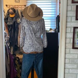 Size XS black/white blouse